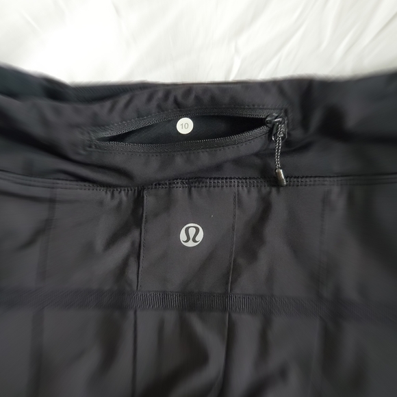 NWOT Lululemon Black Women's Skirt - Picture 2 of 3